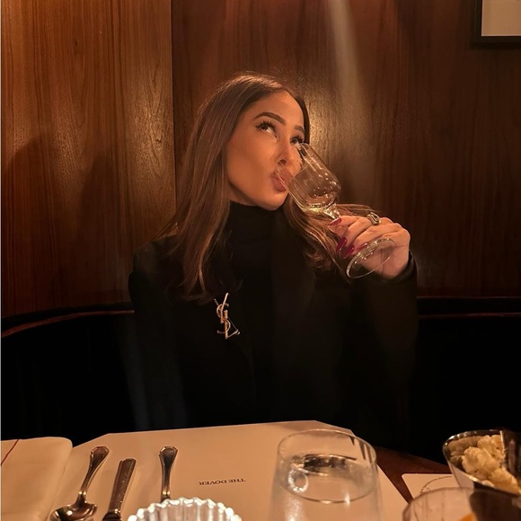 Meet your Posher, Jessica - Picture 2 of 10